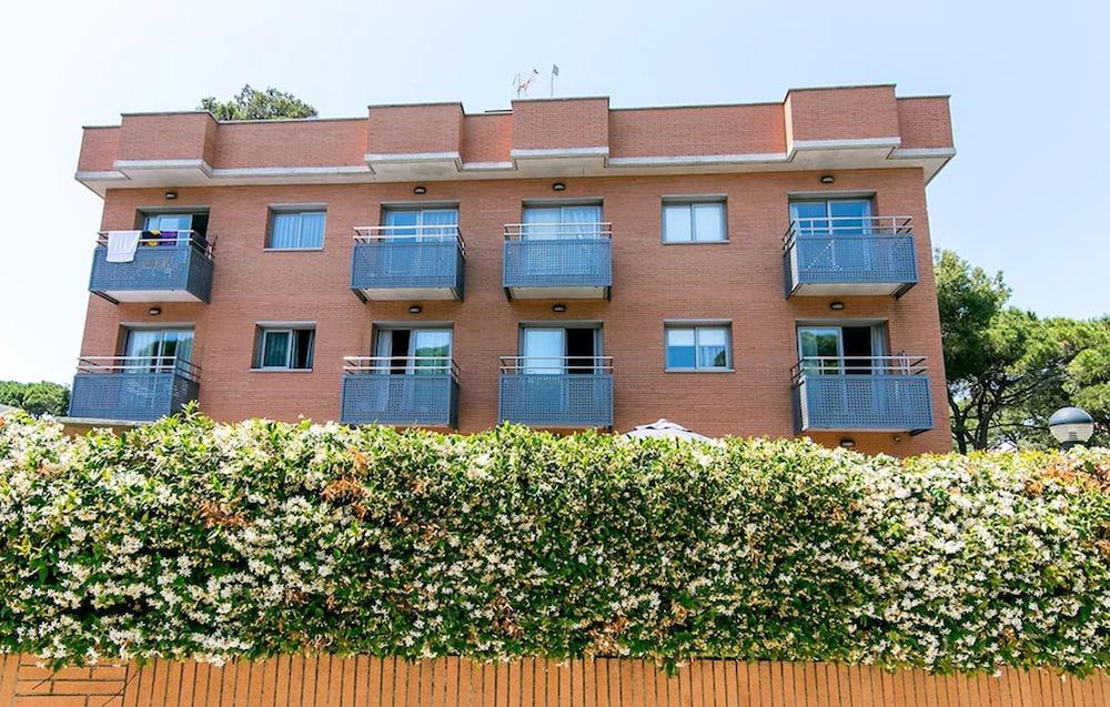 Aparthotel Bardon Castelldefels Ngoại thất bức ảnh