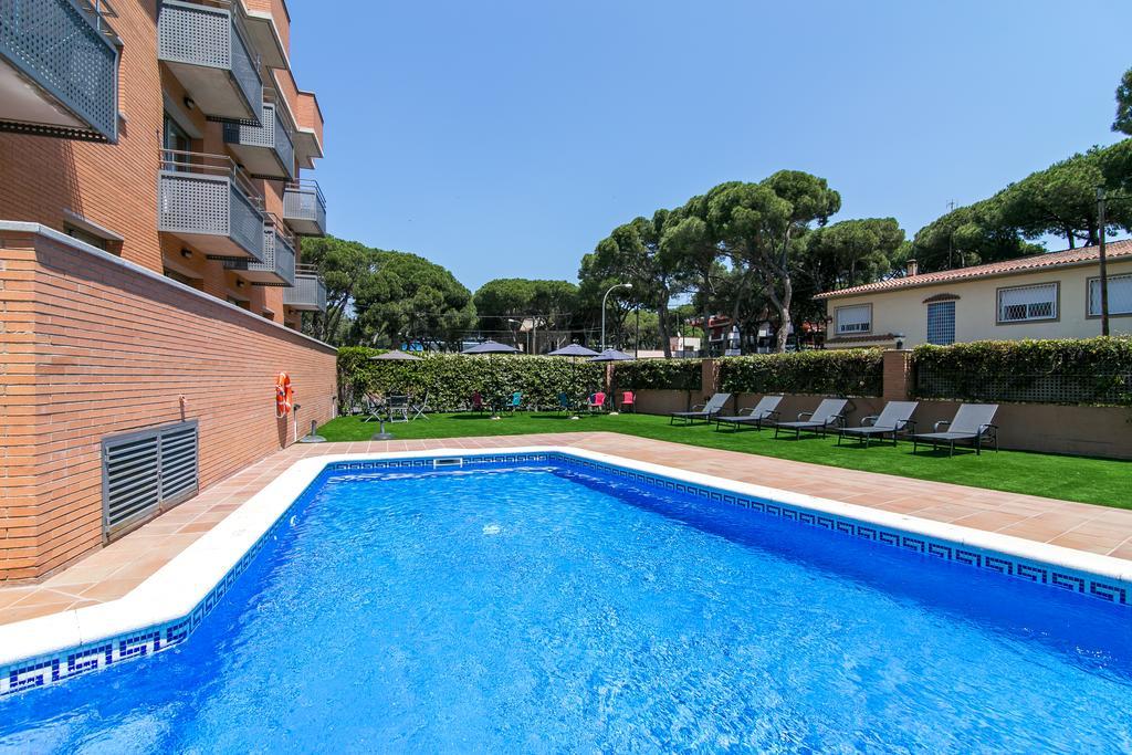 Aparthotel Bardon Castelldefels Ngoại thất bức ảnh