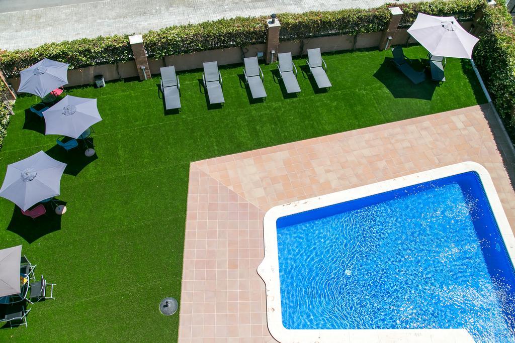 Aparthotel Bardon Castelldefels Ngoại thất bức ảnh